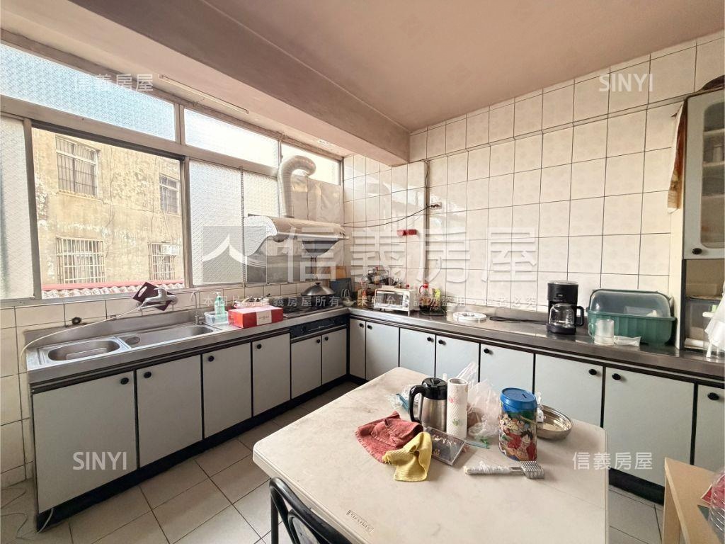 很強活路透天免１６００萬房屋室內格局與周邊環境