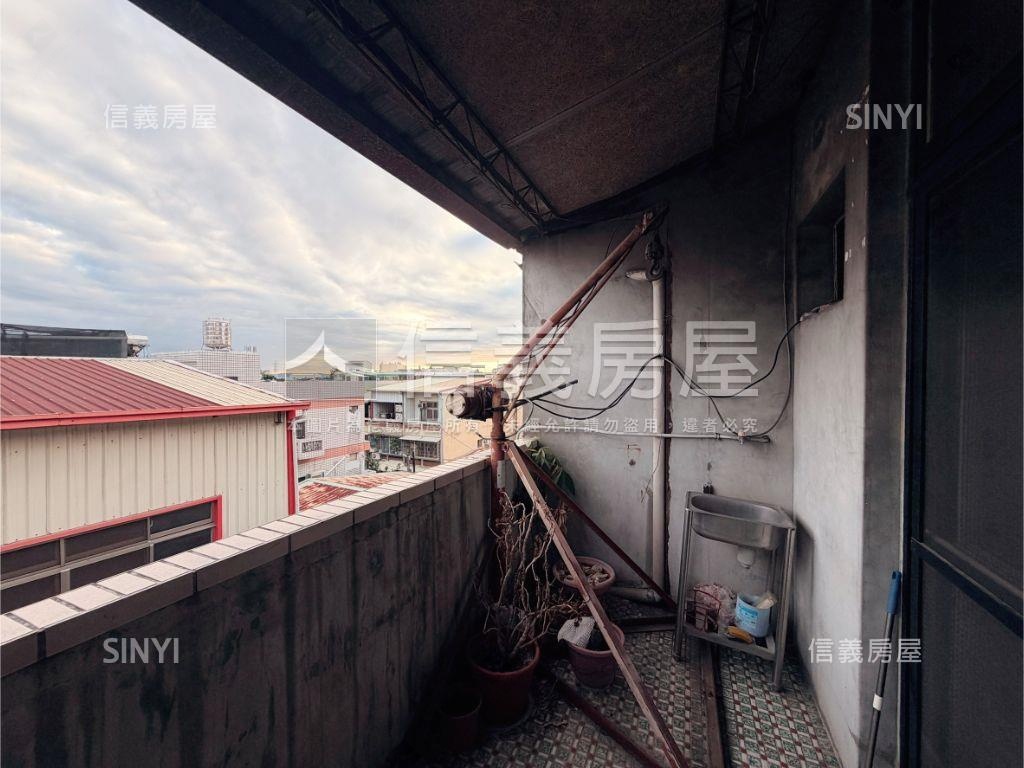 很強活路透天免１６００萬房屋室內格局與周邊環境