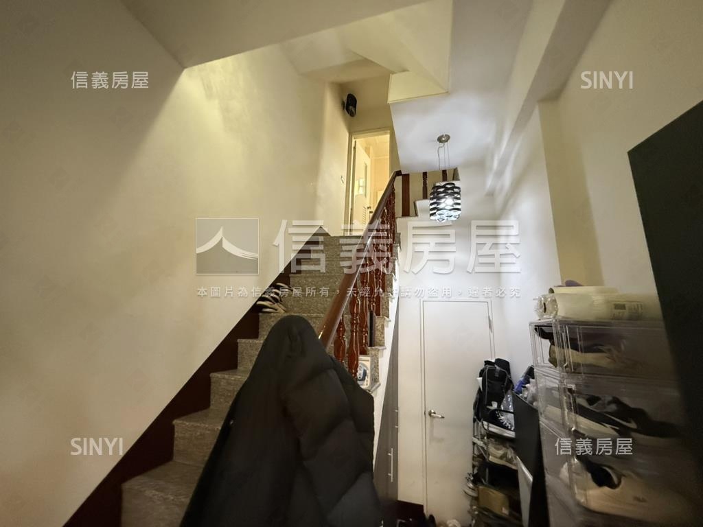 南興輕屋齡臨路透天房屋室內格局與周邊環境