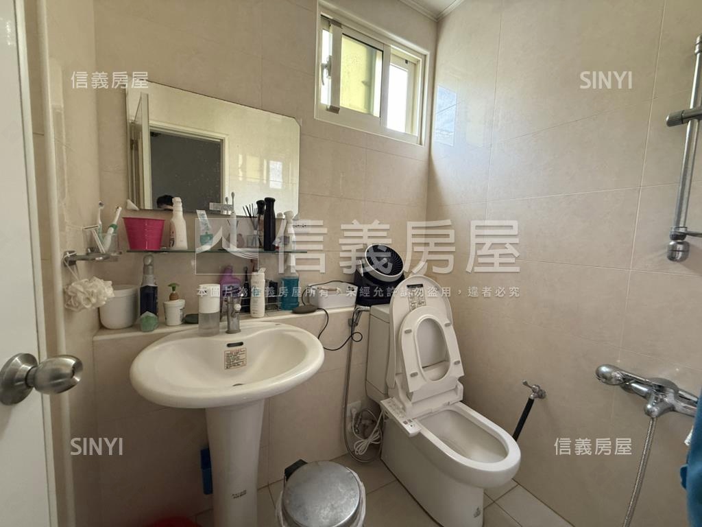 南興輕屋齡臨路透天房屋室內格局與周邊環境