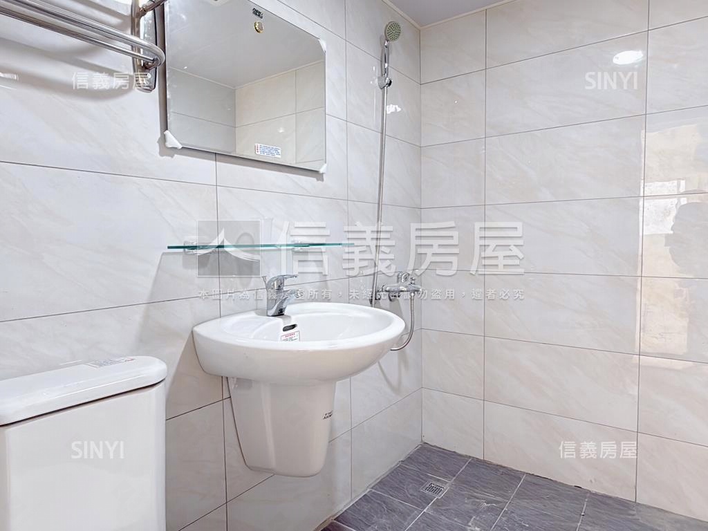 東區恬靜日光電梯三房房屋室內格局與周邊環境