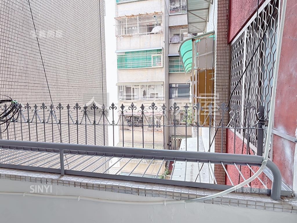 東區恬靜日光電梯三房房屋室內格局與周邊環境