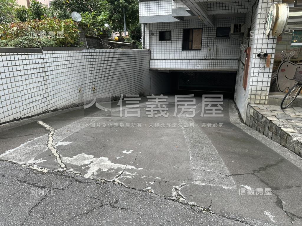 明水路坡平車位房屋室內格局與周邊環境
