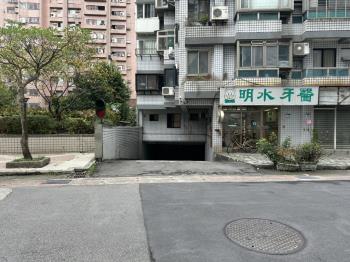 小登科坡平車位