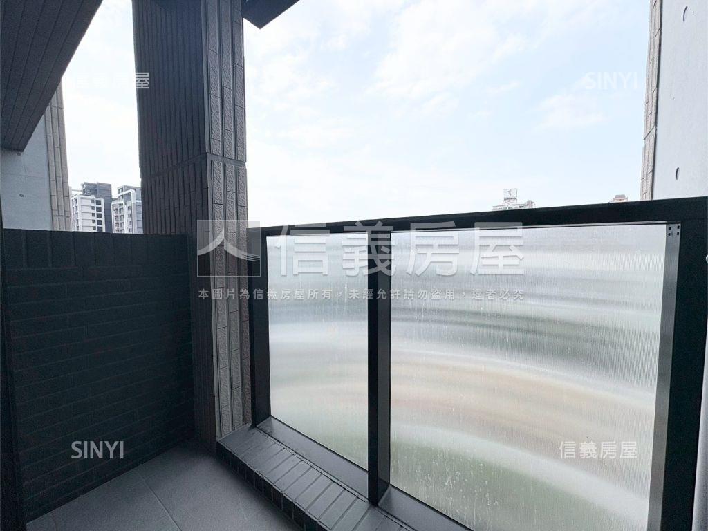 新潤花路舒適三房車位房屋室內格局與周邊環境