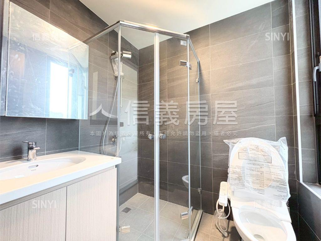 新潤花路舒適三房車位房屋室內格局與周邊環境