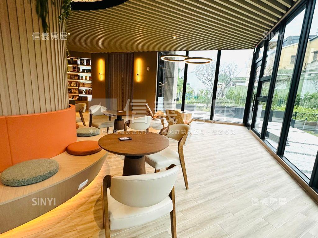 新潤花路舒適三房車位房屋室內格局與周邊環境