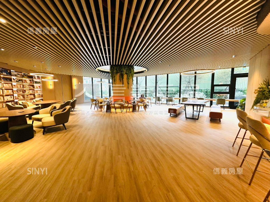 新潤花路舒適三房車位房屋室內格局與周邊環境