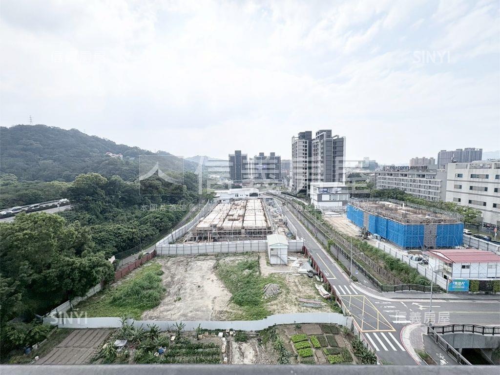 新潤花路舒適三房車位房屋室內格局與周邊環境