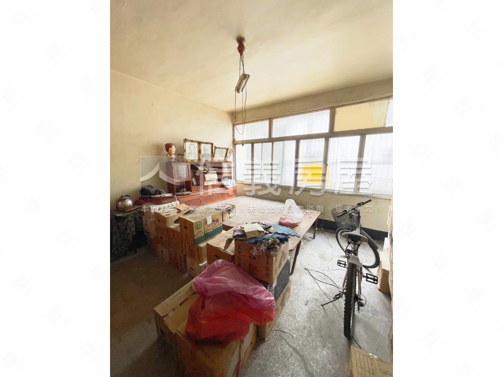 員林市區旁低總價臨路透店房屋室內格局與周邊環境