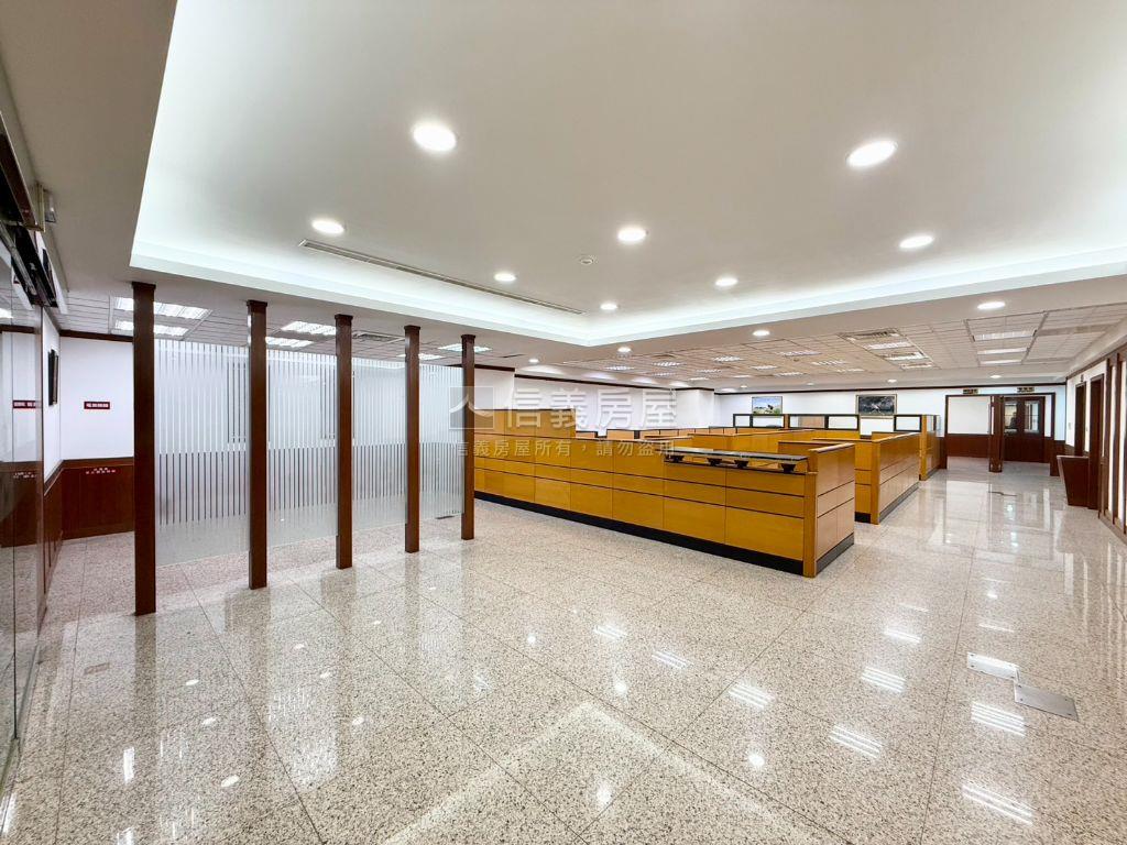 崇德｜洛克斐勒８樓金商辦房屋室內格局與周邊環境