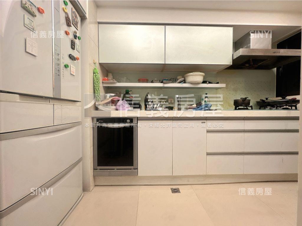青石巨堂稀有三房車位房屋室內格局與周邊環境