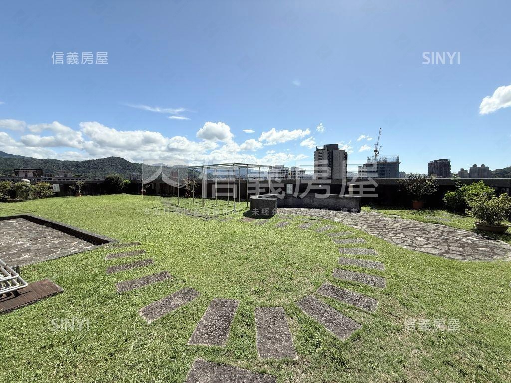 青石巨堂稀有三房車位房屋室內格局與周邊環境