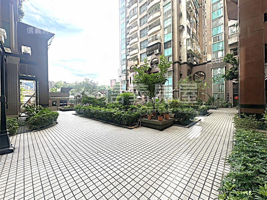 美麗心殿露臺美屋坡平車位房屋室內格局與周邊環境