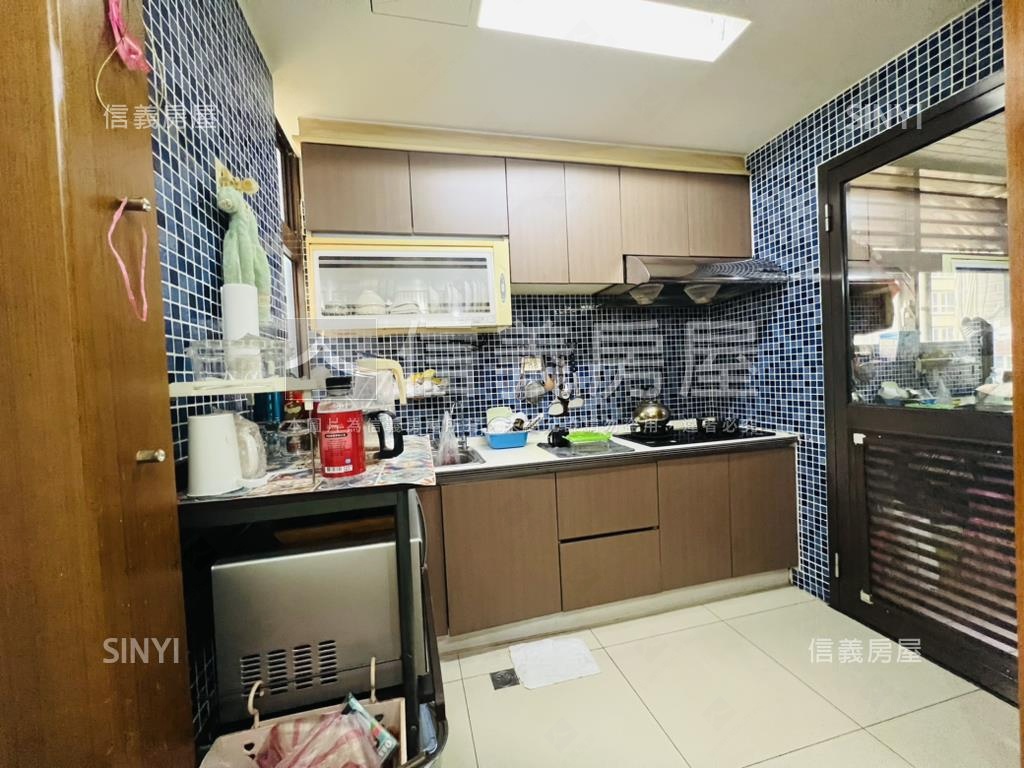 玫瑰兩房車位房屋室內格局與周邊環境