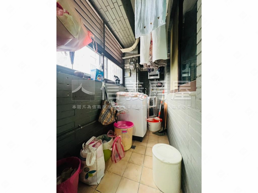 玫瑰兩房車位房屋室內格局與周邊環境
