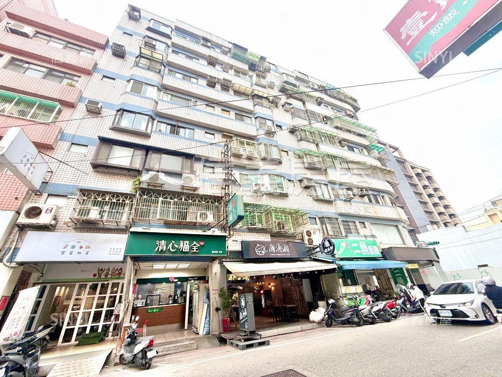 近健行科大金店面房屋室內格局與周邊環境