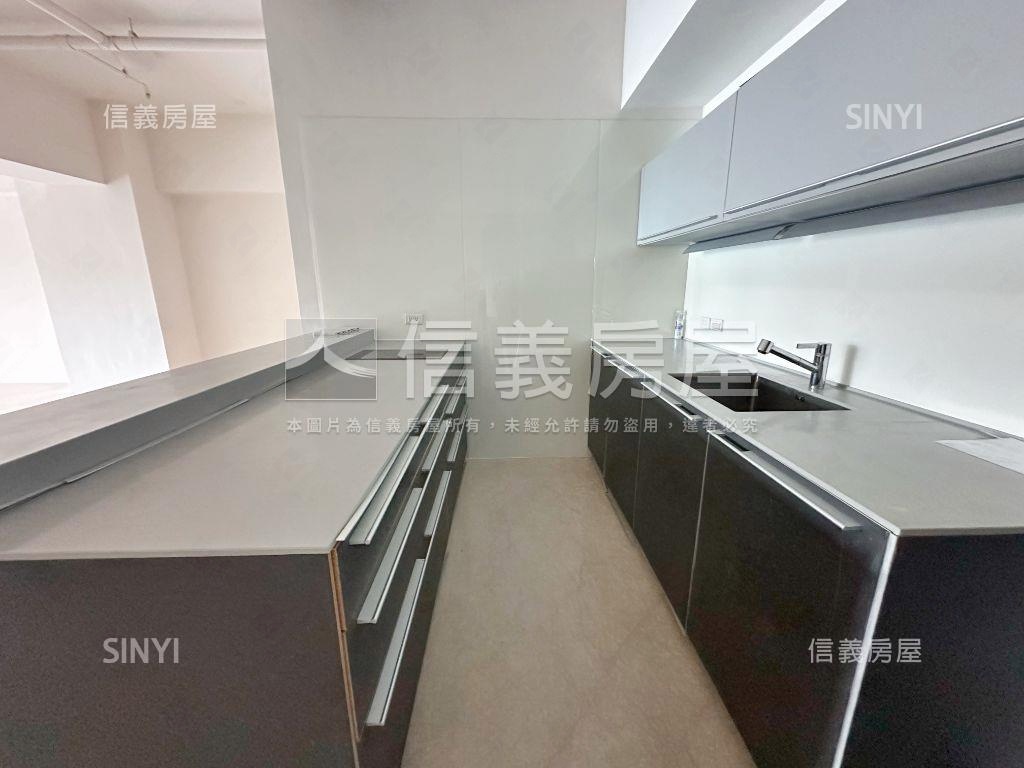 皇苑世紀館精緻豪邸房屋室內格局與周邊環境