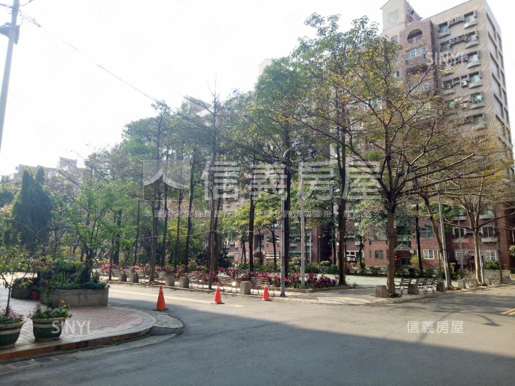 大庭新村方正三房車位房屋室內格局與周邊環境