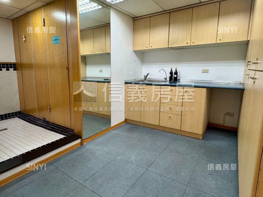 信義路大安站大面寬辦公房屋室內格局與周邊環境