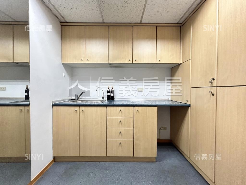 信義路大安站大面寬辦公房屋室內格局與周邊環境