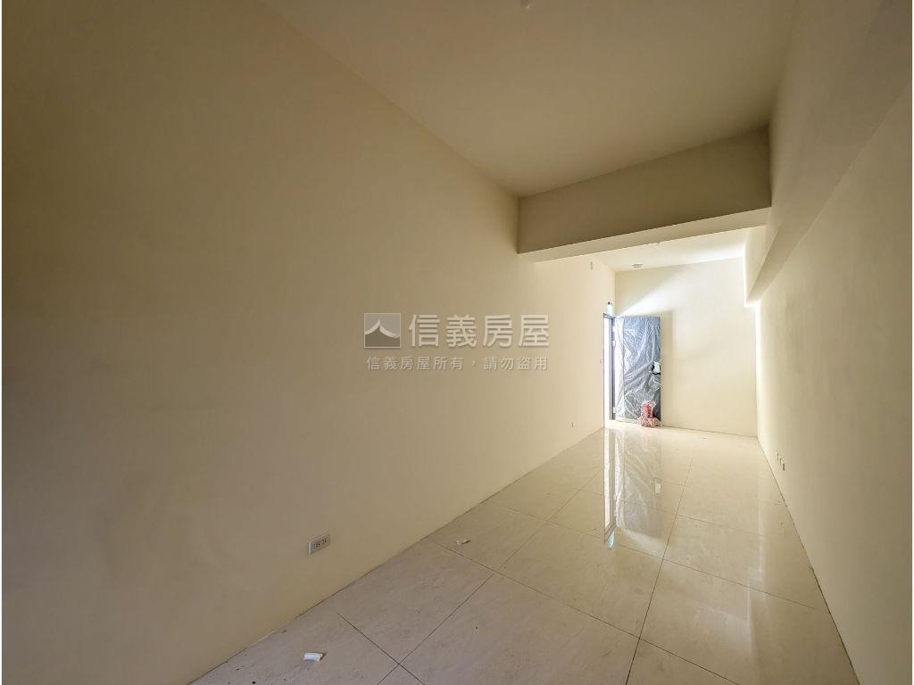 本格新創邊間三角金店面房屋室內格局與周邊環境