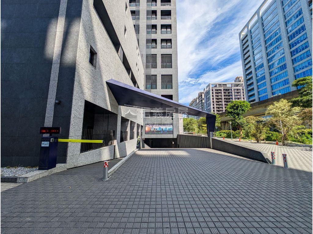 本格新創邊間三角金店面房屋室內格局與周邊環境