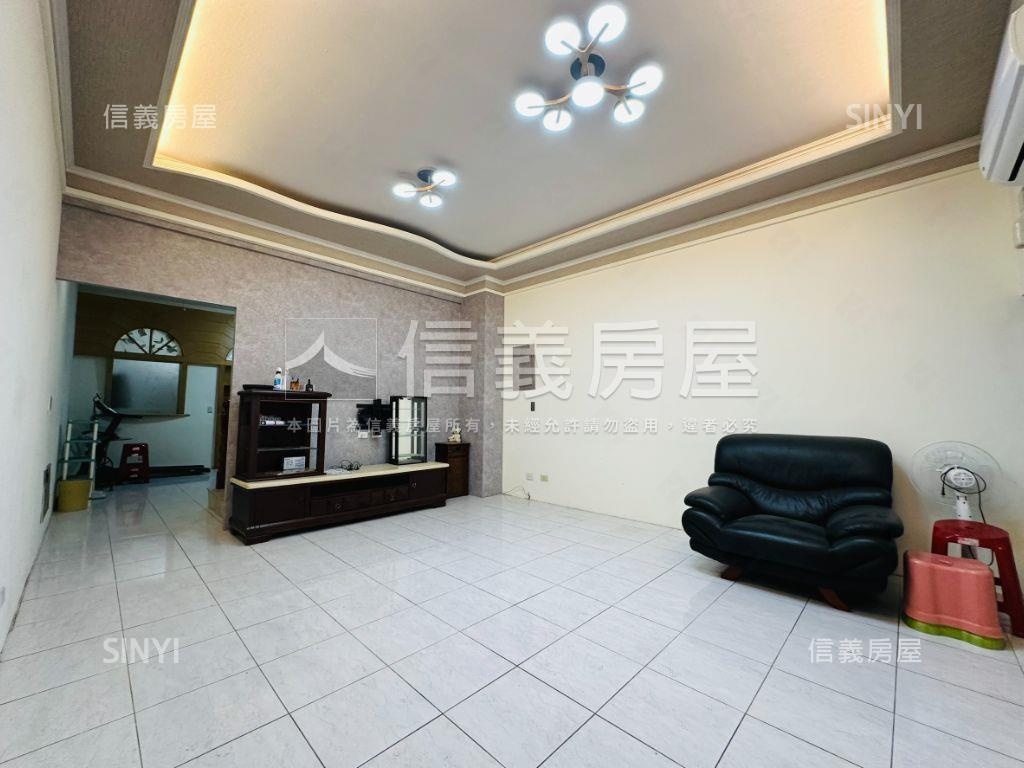 近鹽行重劃區國泰精美車墅房屋室內格局與周邊環境