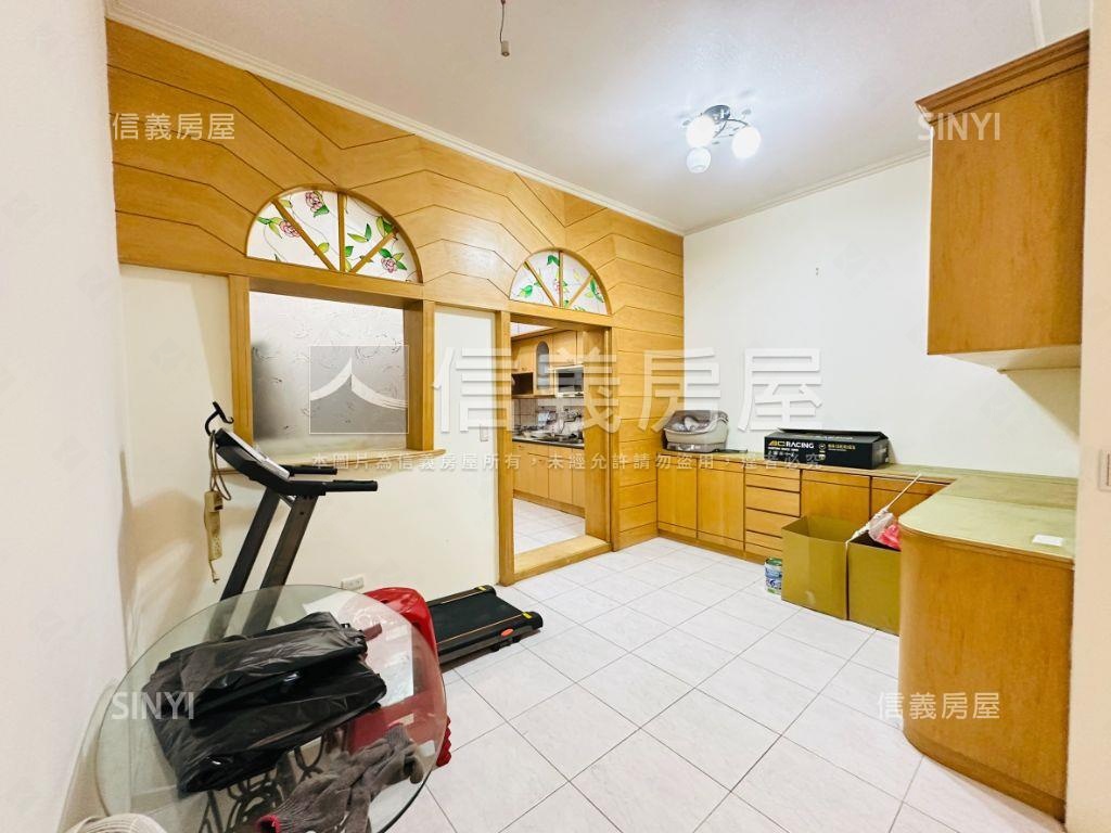 近鹽行重劃區國泰精美車墅房屋室內格局與周邊環境