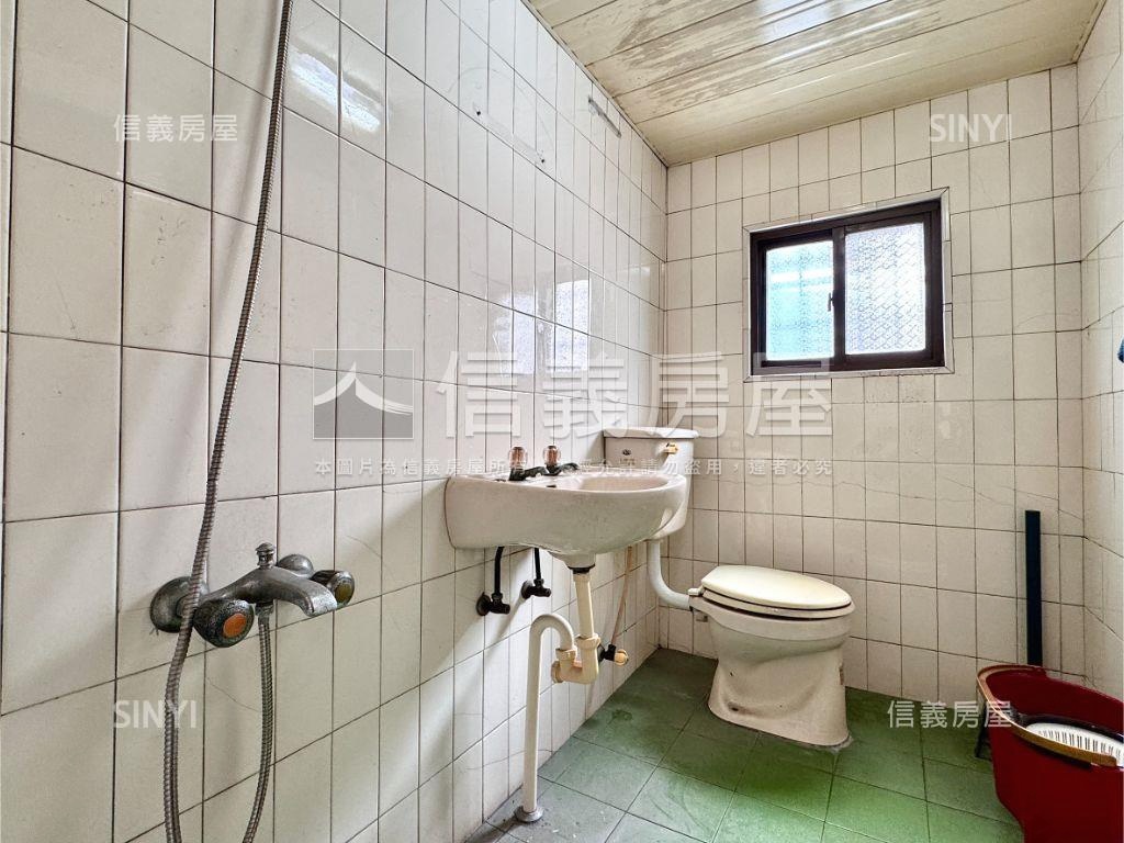 左營世運莒光美透天房屋室內格局與周邊環境