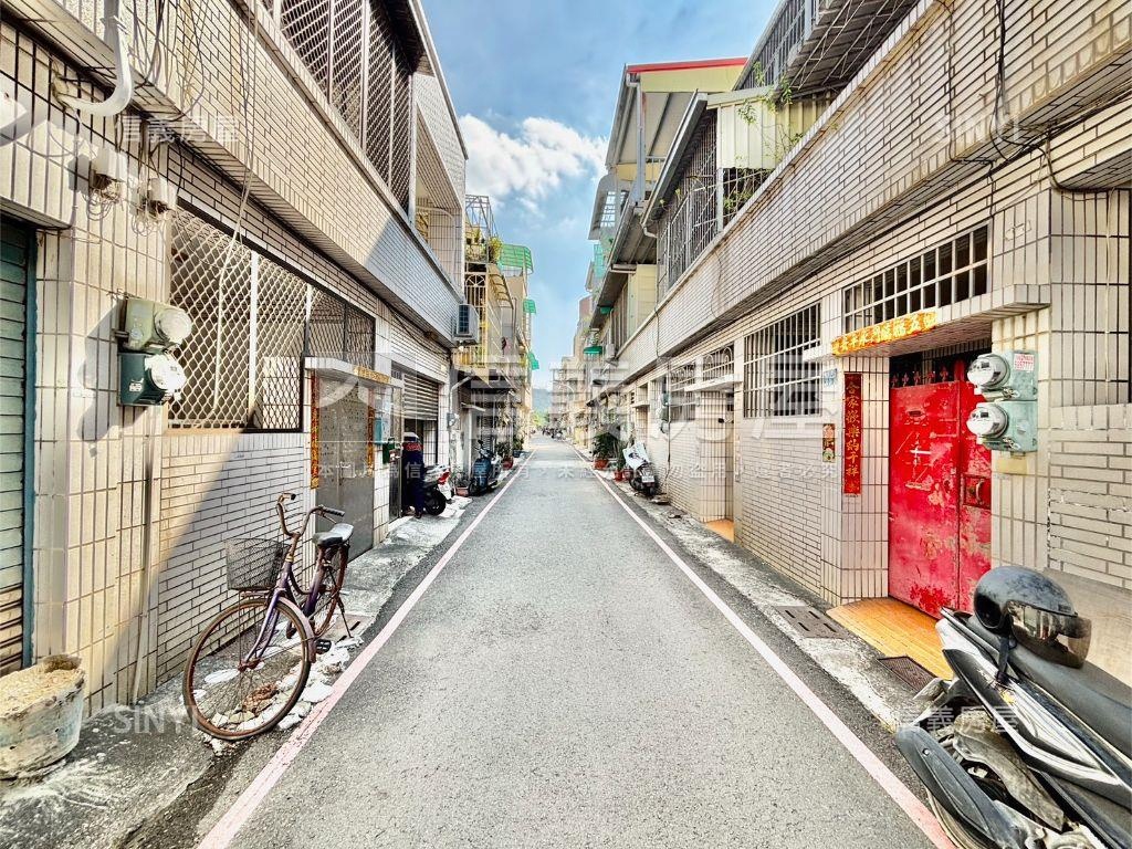 左營世運莒光美透天房屋室內格局與周邊環境