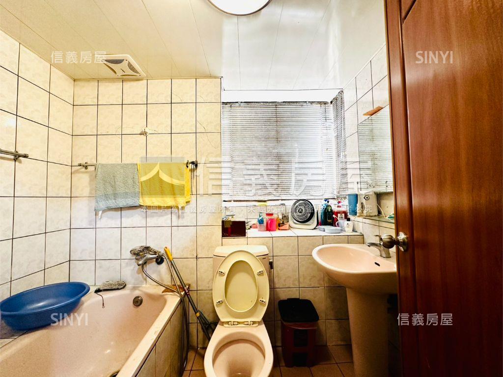 民族文教４房車位房屋室內格局與周邊環境