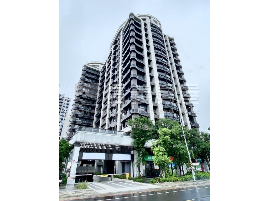 仰真三房兩衛浴＋平面車位房屋室內格局與周邊環境