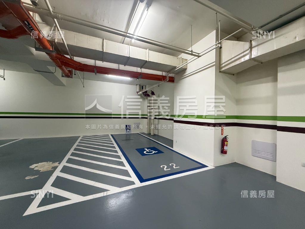 七賢正路輕屋齡大面寬店面房屋室內格局與周邊環境