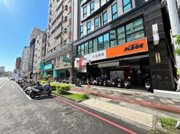 七賢正路輕屋齡大面寬店面