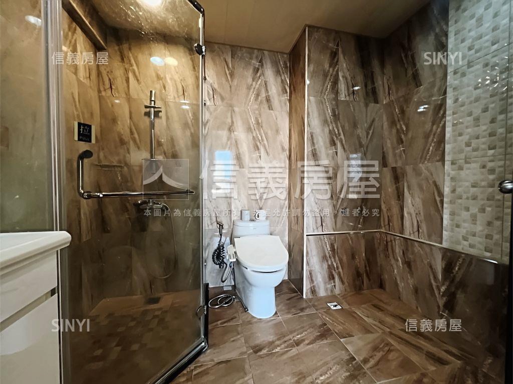 高鐵旁郡都巴洛克兩房車位房屋室內格局與周邊環境