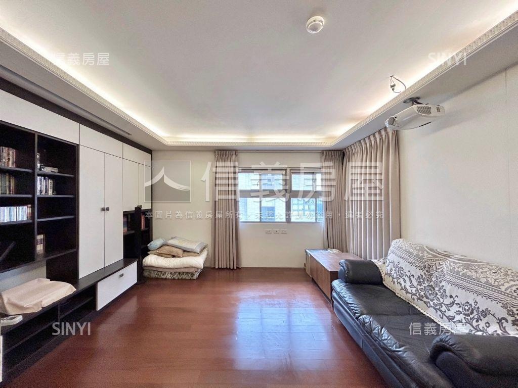 閱讀台大雙車位房屋室內格局與周邊環境