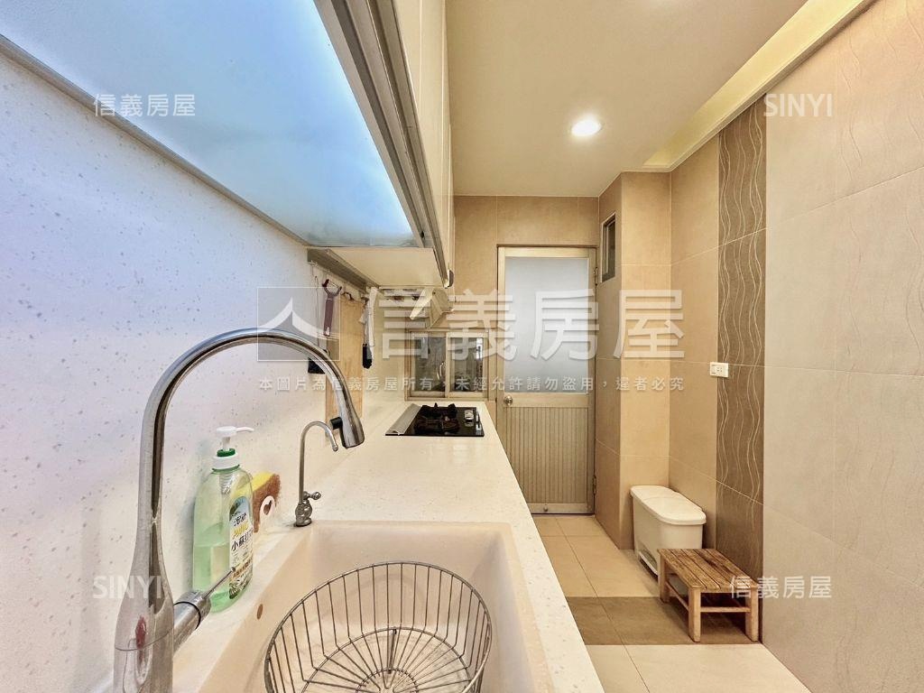 閱讀台大雙車位房屋室內格局與周邊環境