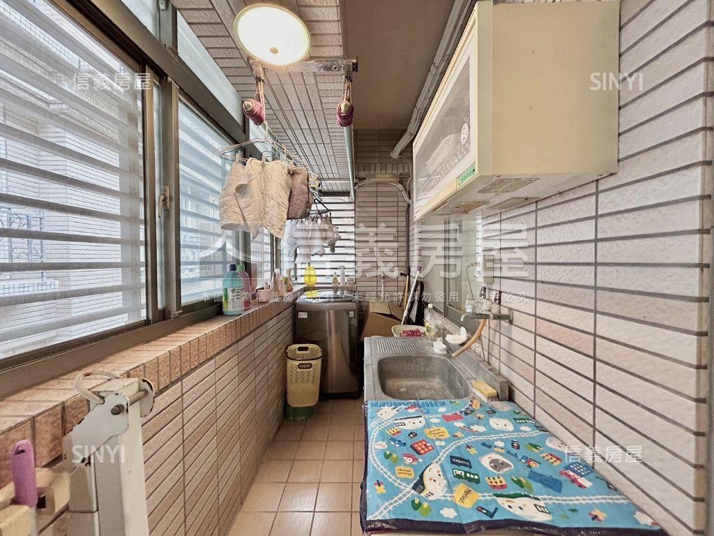 閱讀台大雙車位房屋室內格局與周邊環境