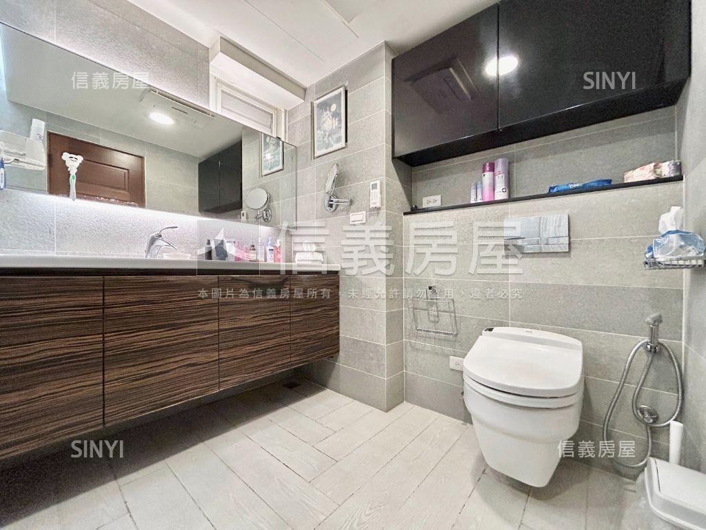 閱讀台大雙車位房屋室內格局與周邊環境