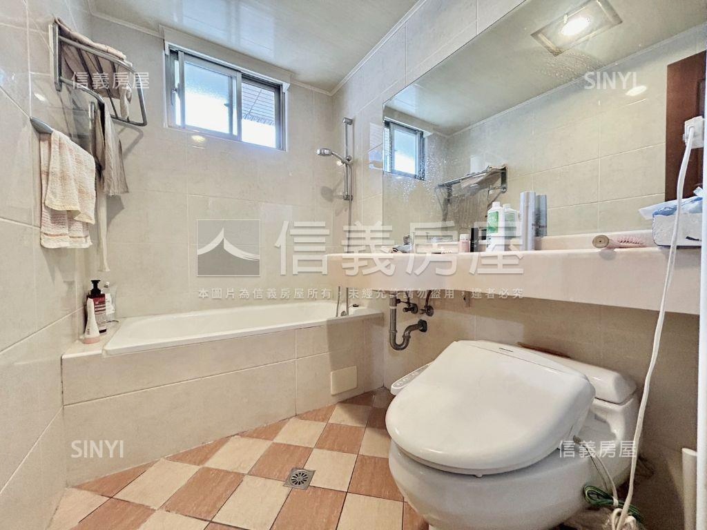 閱讀台大雙車位房屋室內格局與周邊環境