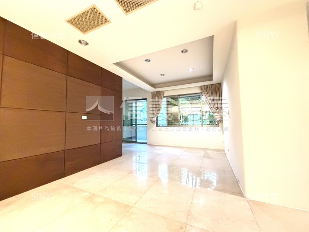 維也納露臺戶房屋室內格局與周邊環境