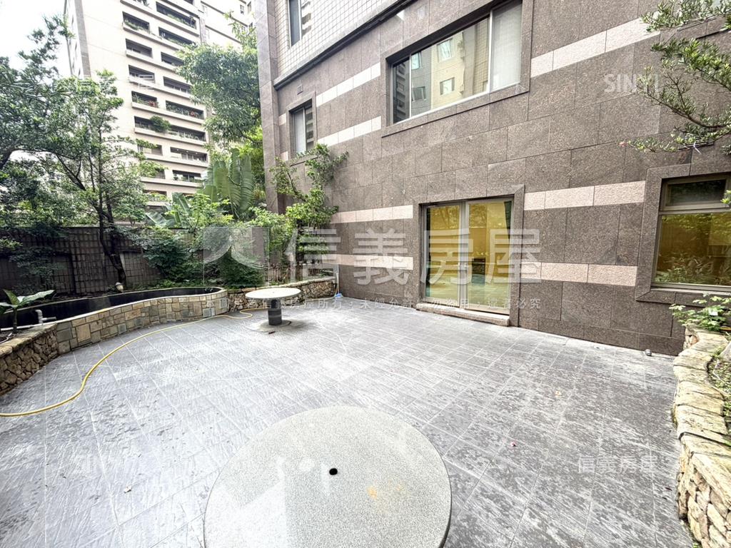維也納露臺戶房屋室內格局與周邊環境