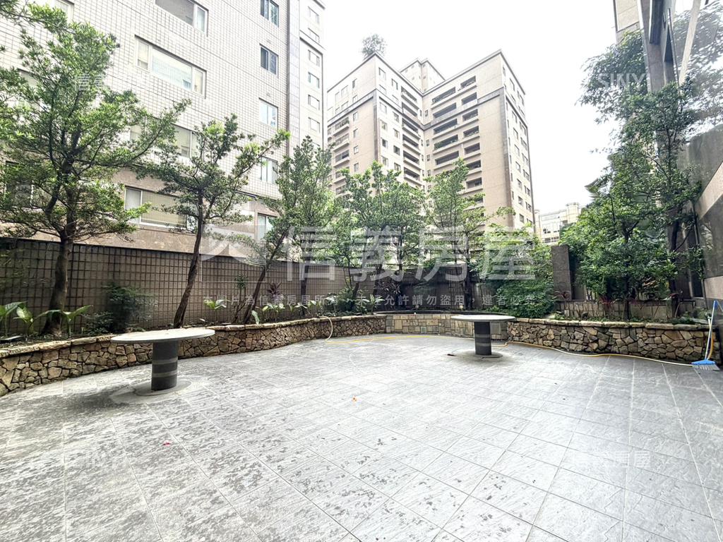 維也納露臺戶房屋室內格局與周邊環境
