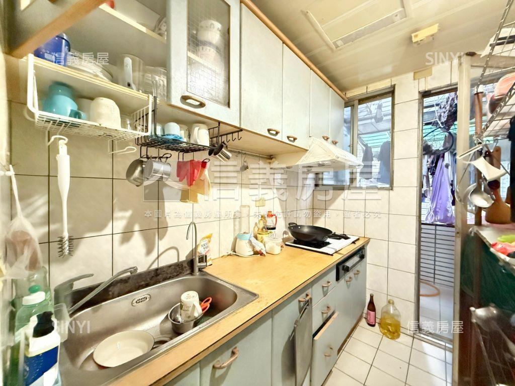 東方山河二期精品三房車位房屋室內格局與周邊環境