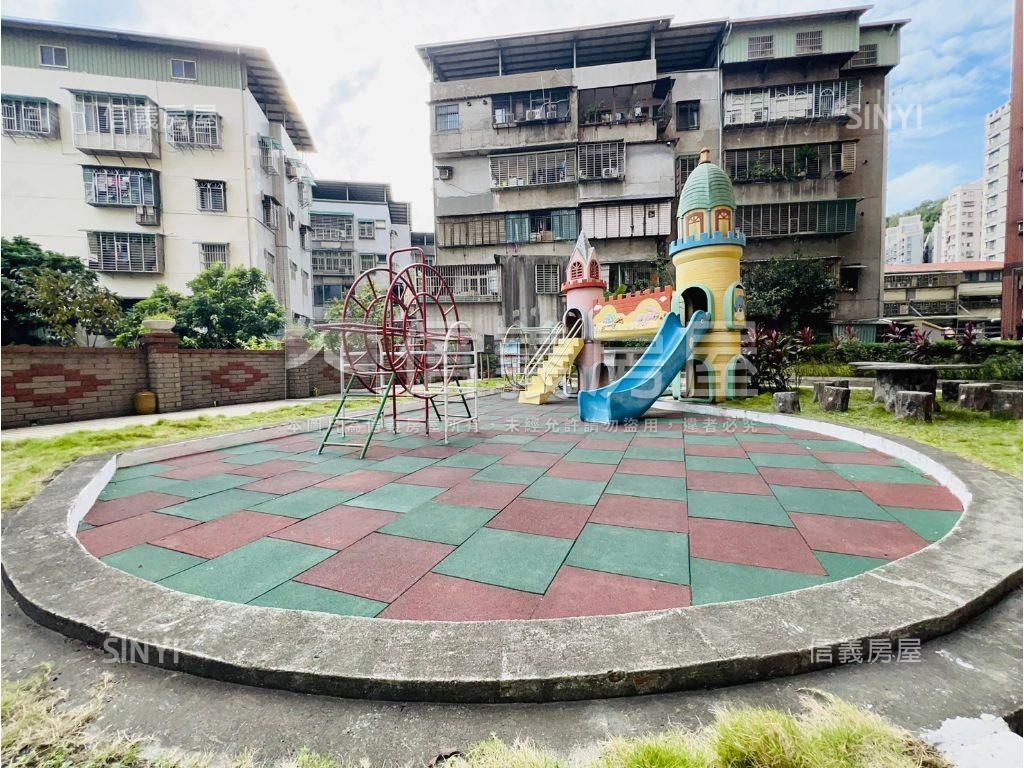 龍鳳吉第平面車位房屋室內格局與周邊環境