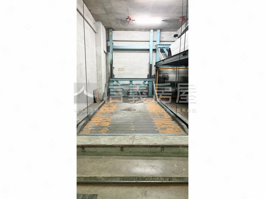 近漢神百貨精緻兩房車位房屋室內格局與周邊環境