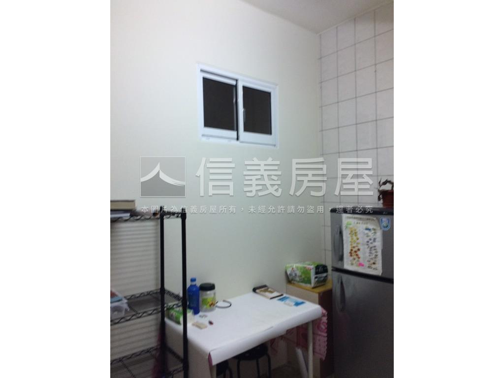 高雄車站河畔景觀美透天房屋室內格局與周邊環境