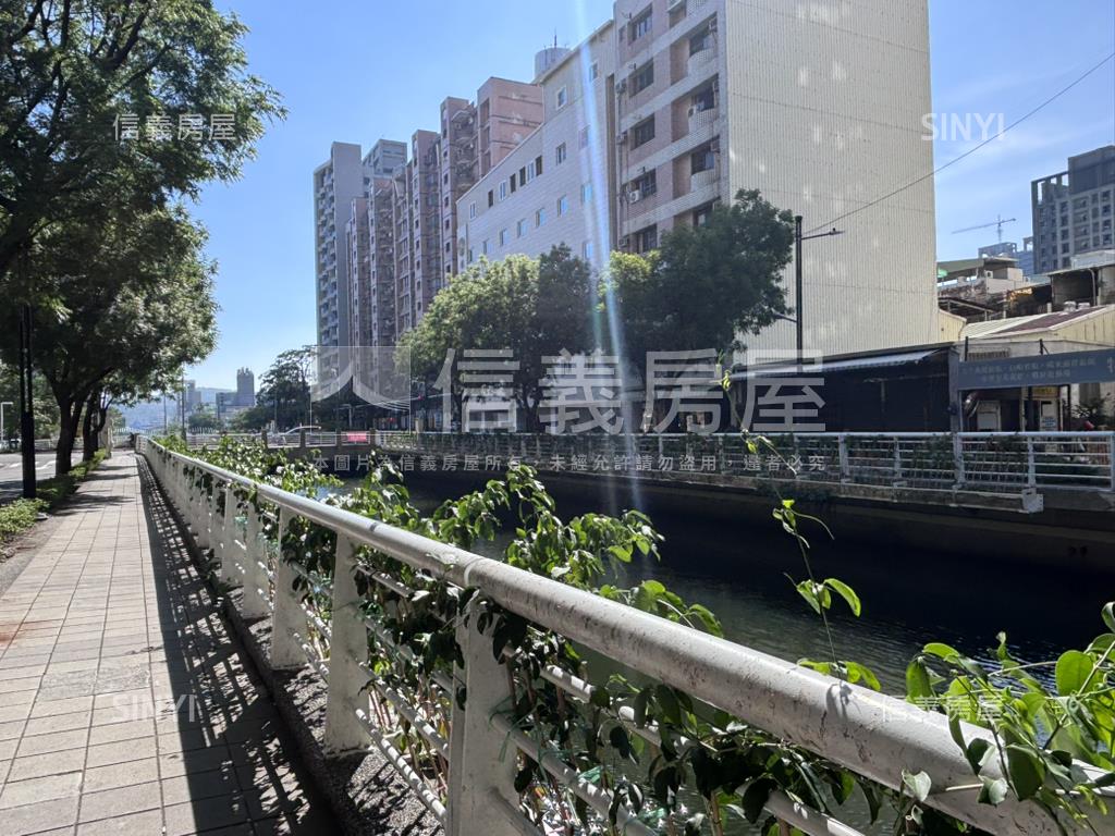 高雄車站河畔景觀美透天房屋室內格局與周邊環境