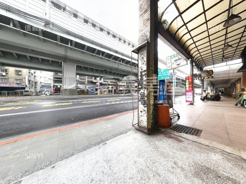 景安捷運挑高店面房屋室內格局與周邊環境